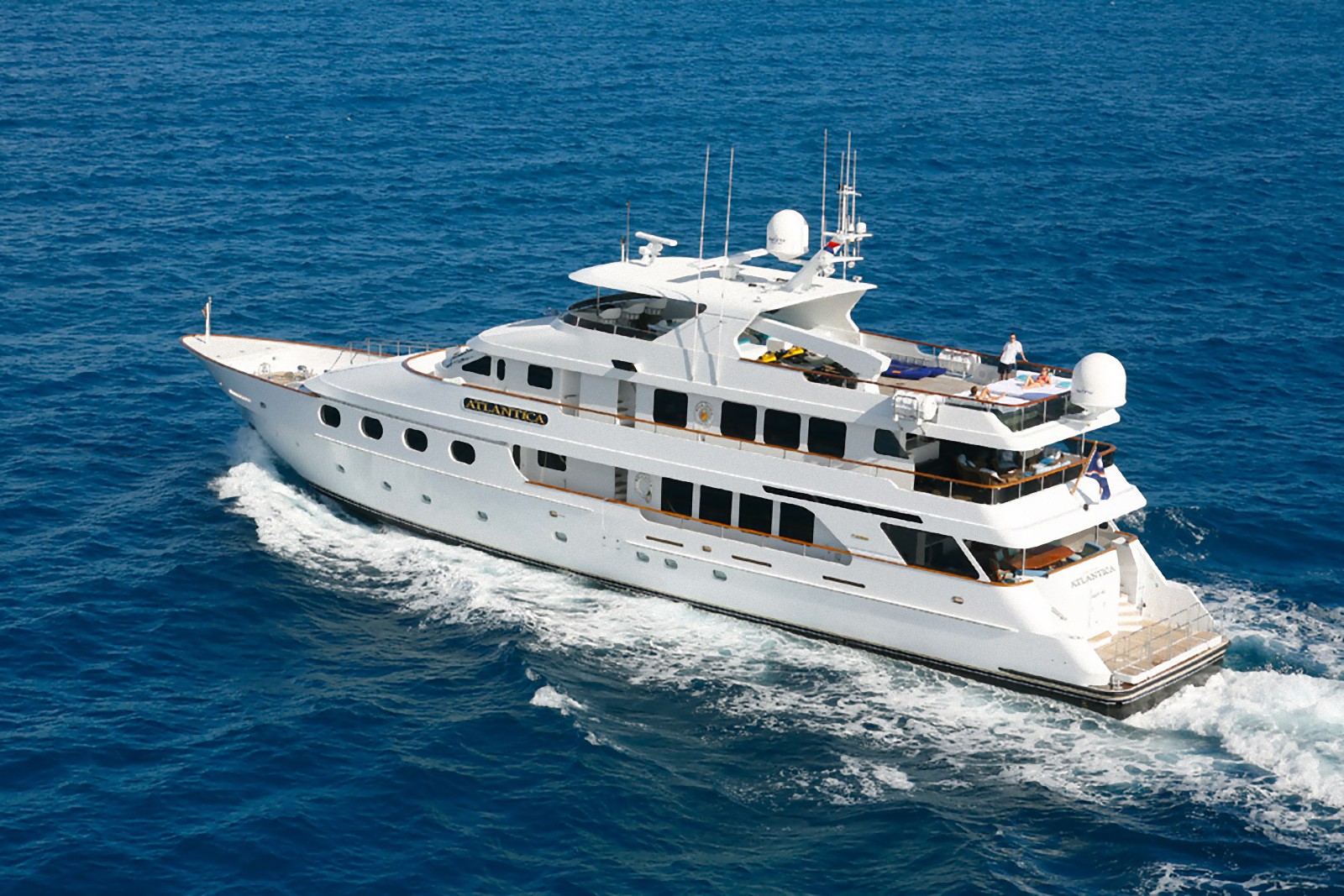 Yacht Queen D, Christensen CHARTERWORLD Luxury Superyacht Charters